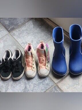 Crocs Blue Rain Boots & black pumas & twinkle toes boots